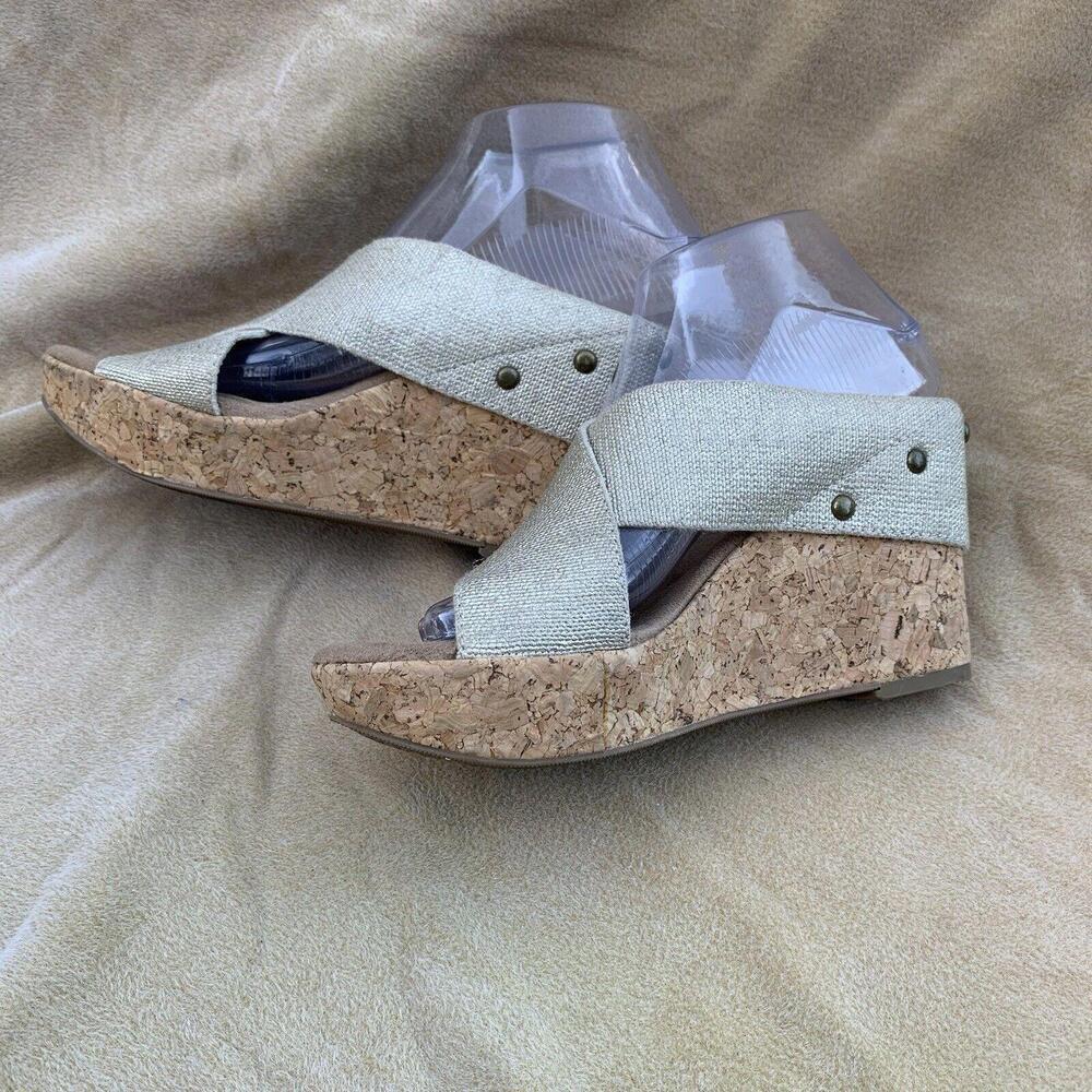 Merona Gold Sandals with Crisscross Design - Picture 7 of 10